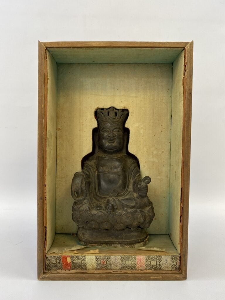BOUDDHA EN BRONZE - Chine - Epoque MING (1368 - 1644) - Statuette de Budai sour…