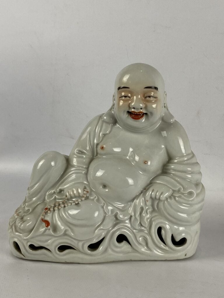 Bouddha en porcelaine blanche - Chine - Figure de bouddha rieur représenté allo…