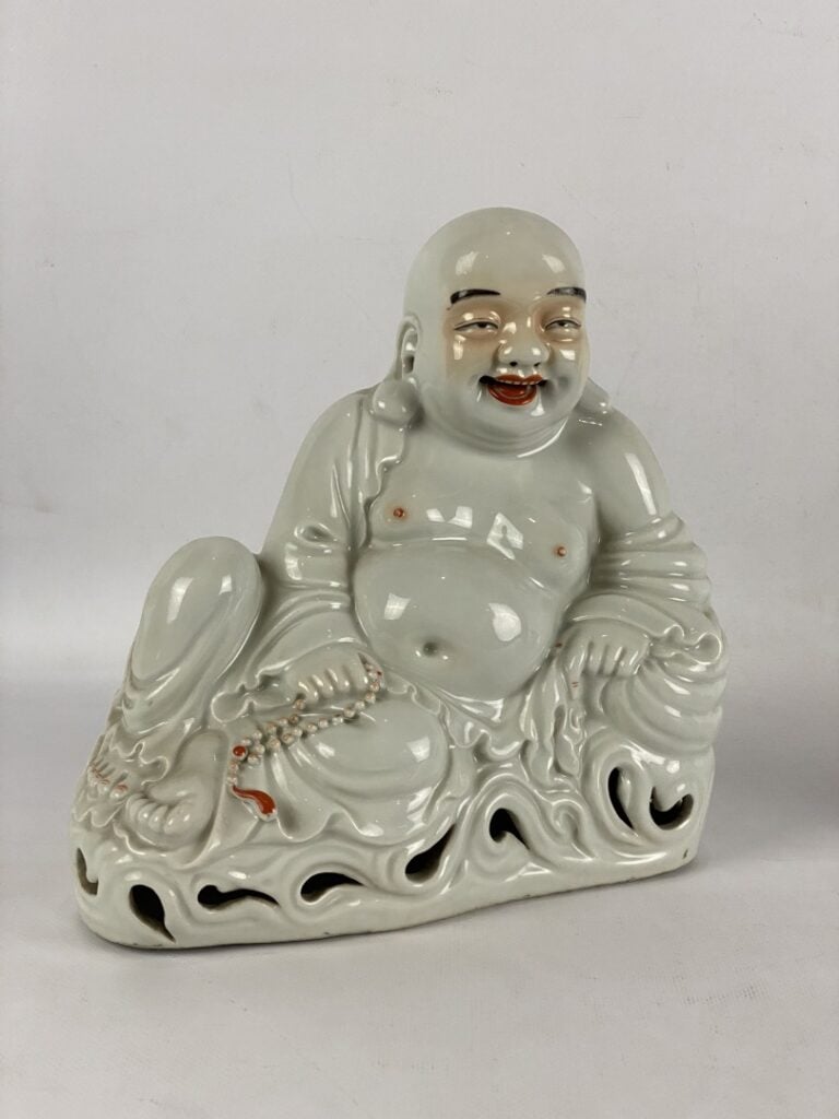Bouddha en porcelaine blanche - Chine - Figure de bouddha rieur représenté allo…