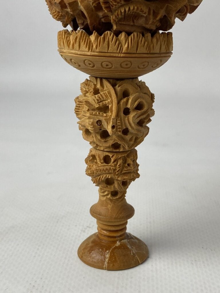 Boule de Canton en bois finement sculpté - Chine, XXe - (accidents) - - H: 13 c…