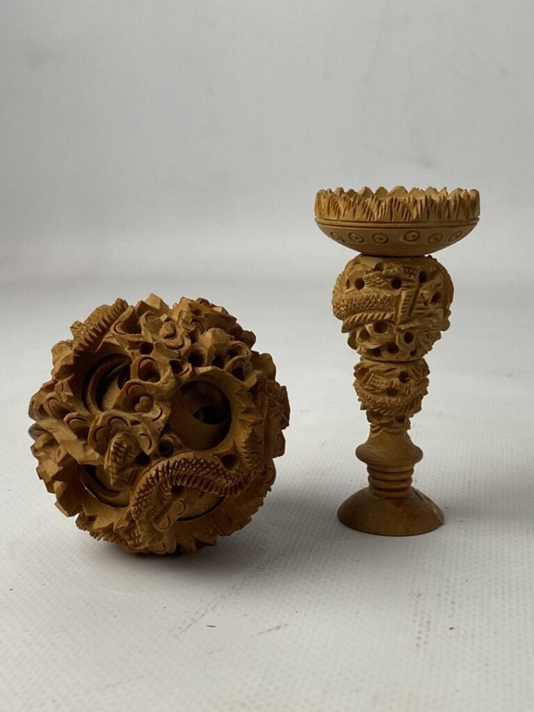 Boule de Canton en bois finement sculpté - Chine, XXe - (accidents) - - H: 13 c…