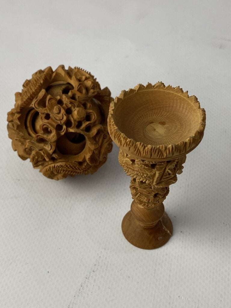 Boule de Canton en bois finement sculpté - Chine, XXe - (accidents) - - H: 13 c…