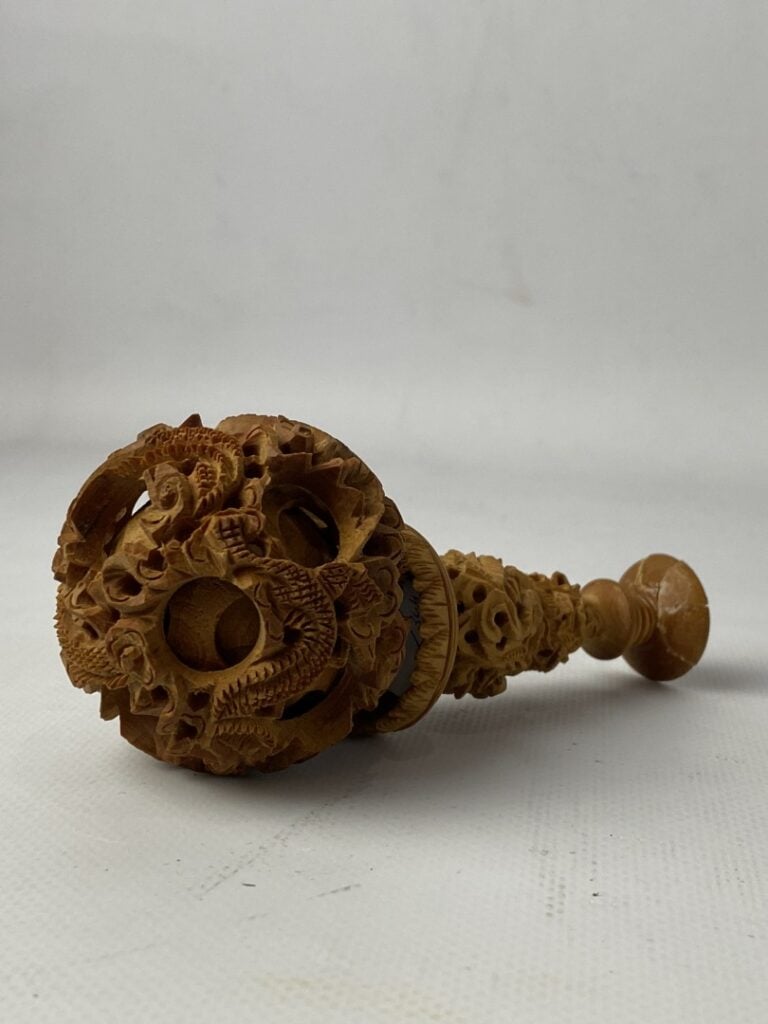 Boule de Canton en bois finement sculpté - Chine, XXe - (accidents) - - H: 13 c…