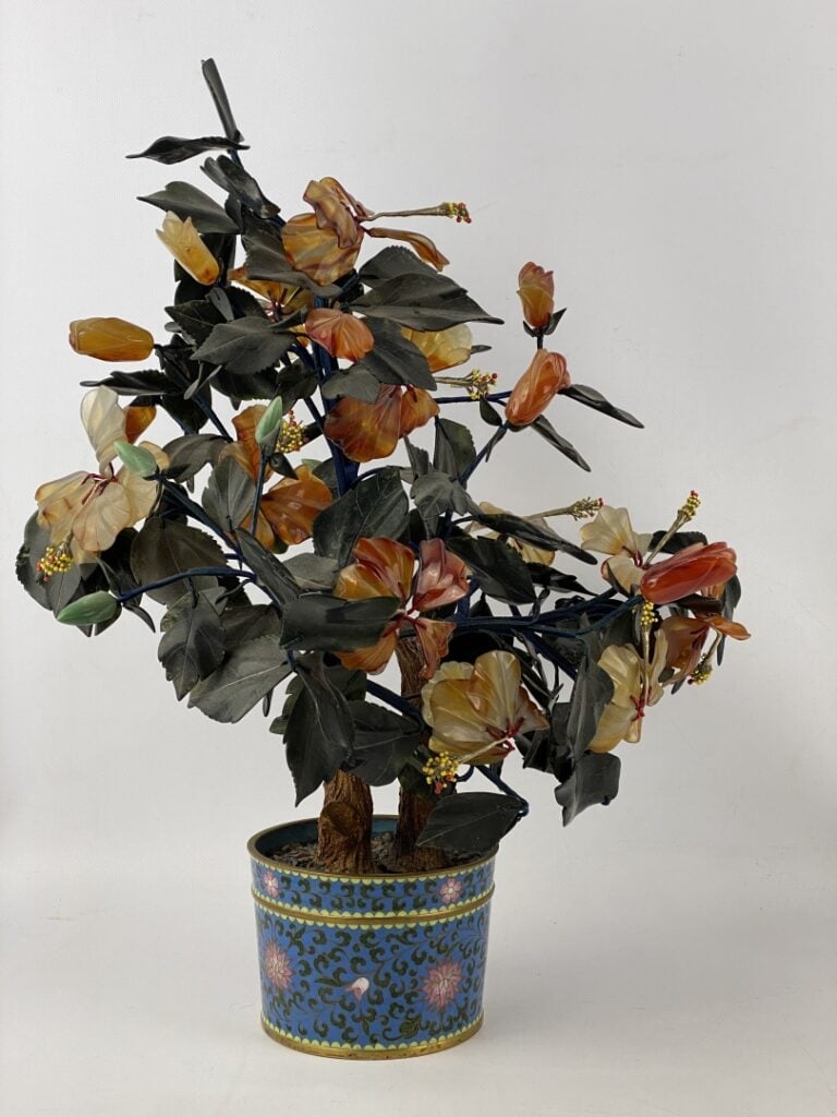 Bouquet en pierres dures et sa jardinière en émaux cloisonnés - Chine - Les fle…
