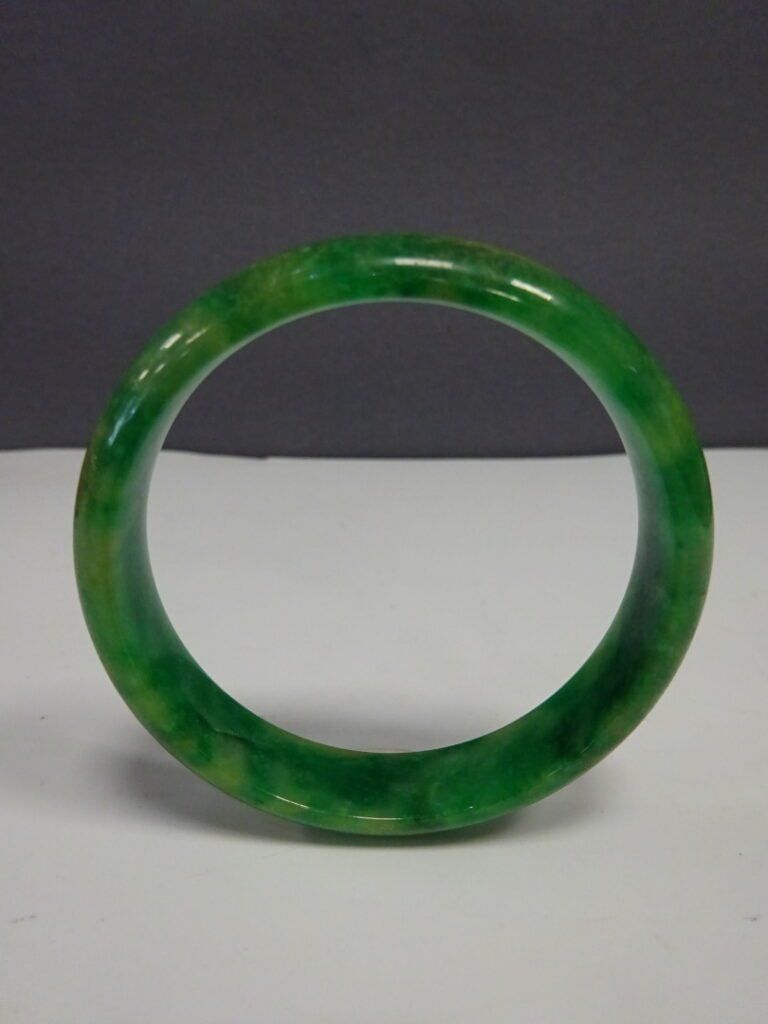 [-] BRACELET JONC EN JADE JADEITE VERT - Chine ou Vietnam - (usures) - D: (inté…