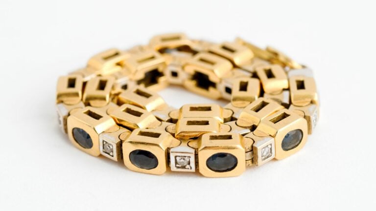 Bracelet ligne articulé en or deux tons (750) formé de maillons géométriques or…