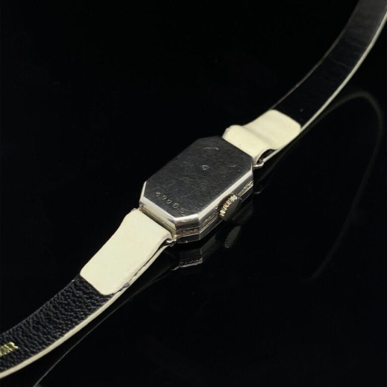 BRACELET MONTRE octogonale de dame en platine (950‰) et or jaune (750‰). Lunett…