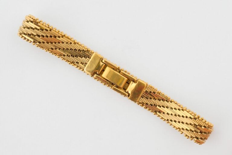 Bracelet ruban en or jaune (585) à maille souple articulée partiellement guillo…