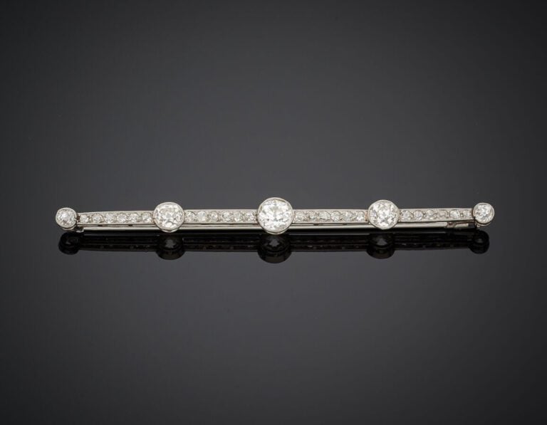 BROCHE barrette en platine (950‰) serti d'un alignement de diamants taille anci…