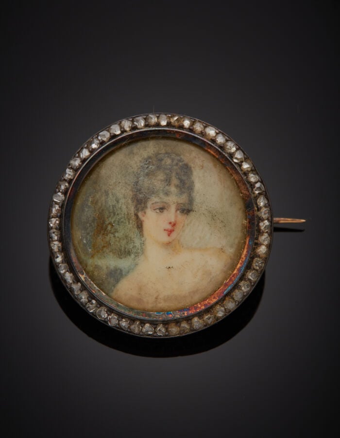 BROCHE circulaire en or rose (750‰) et argent (min. 800‰) orné d'une miniature…