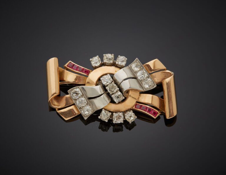 BROCHE « noeud stylisé » en platine (min. 800‰) et or rose (585‰) 18 carats, aj…