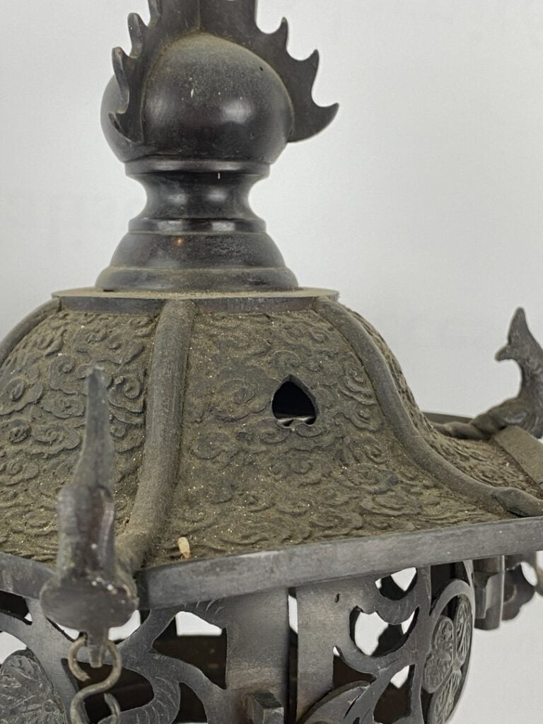 Brûle-parfum en bronze formant pagode - Japon - Dans sa partie supérieur il est…