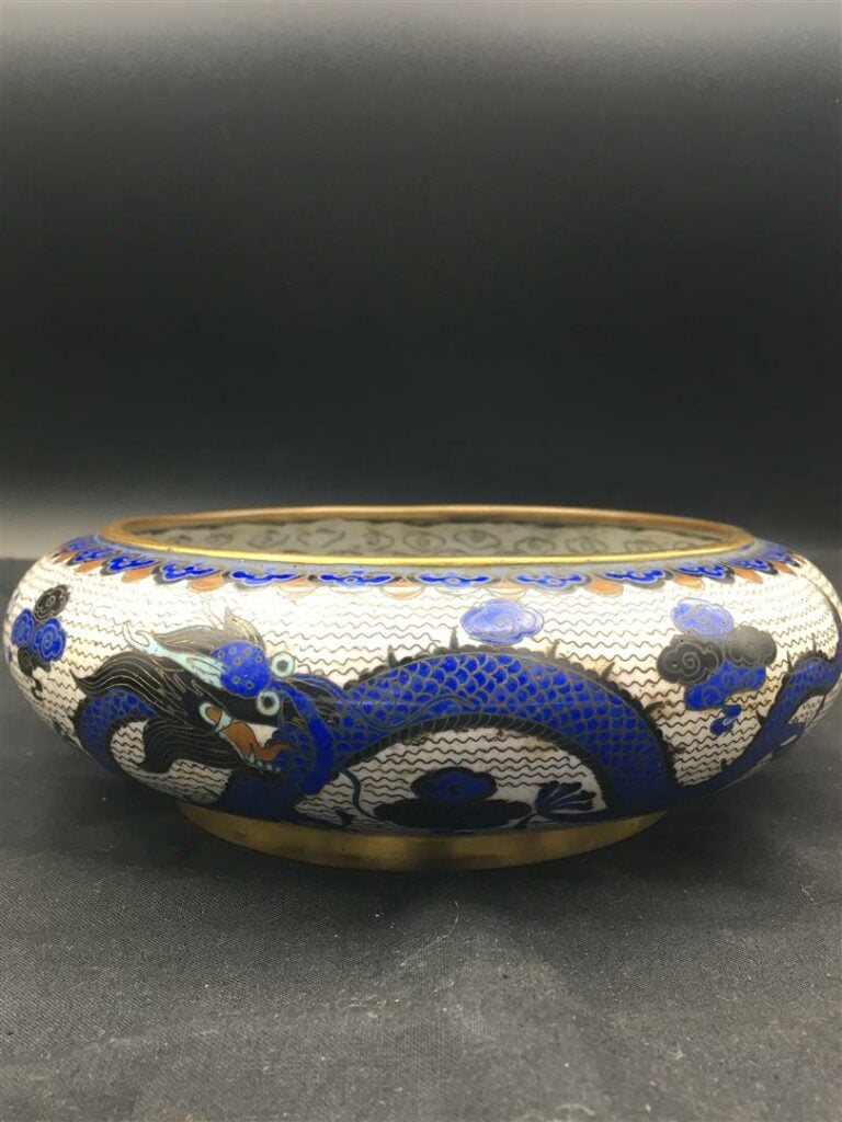 [-] BRULE-PARFUM EN EMAUX CLOISONNES - Chine, XIXe siècle - A l'intérieur orné…