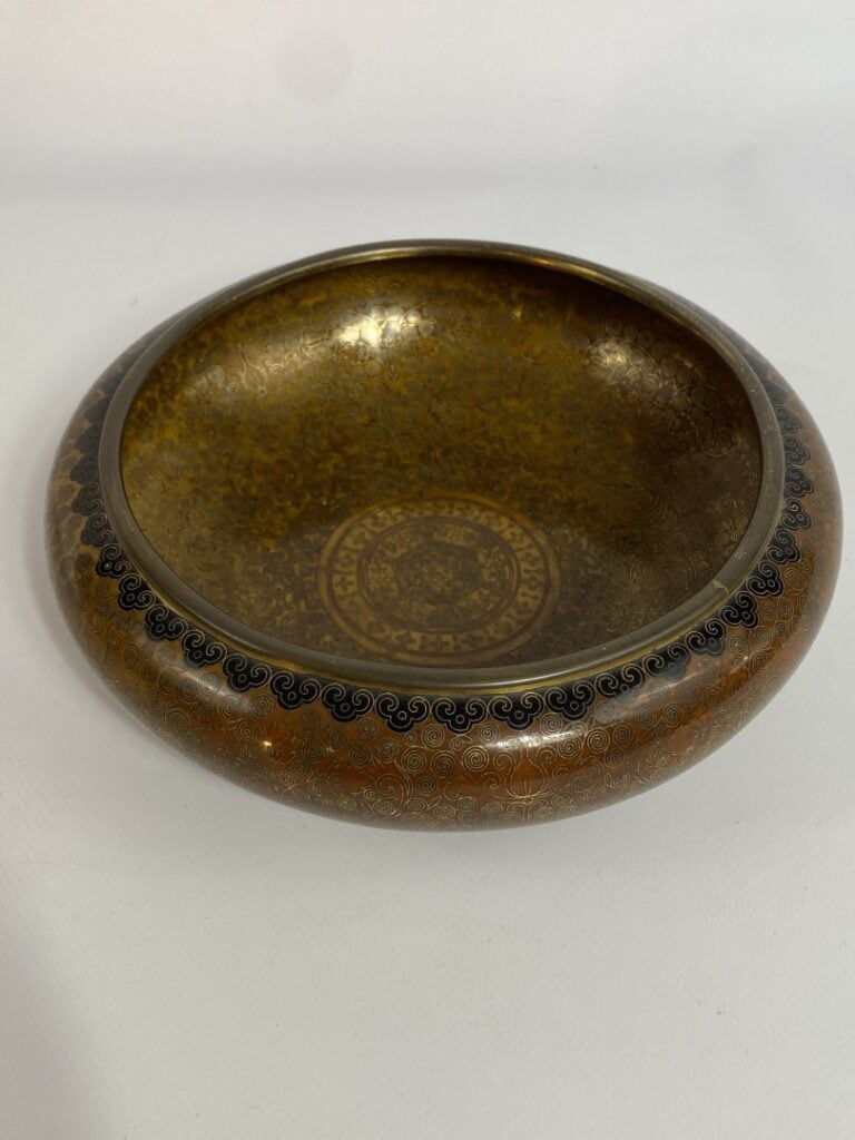 BRULE-PARFUM LENTICULAIRE EN BRONZE ET EMAUX CLOISONNES - Chine, probablement p…