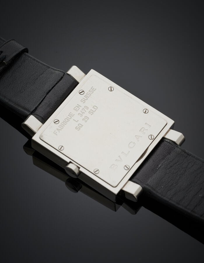BULGARI - BRACELET MONTRE carrée modèle "Quadrato" en acier. Cadran noir, chiff…