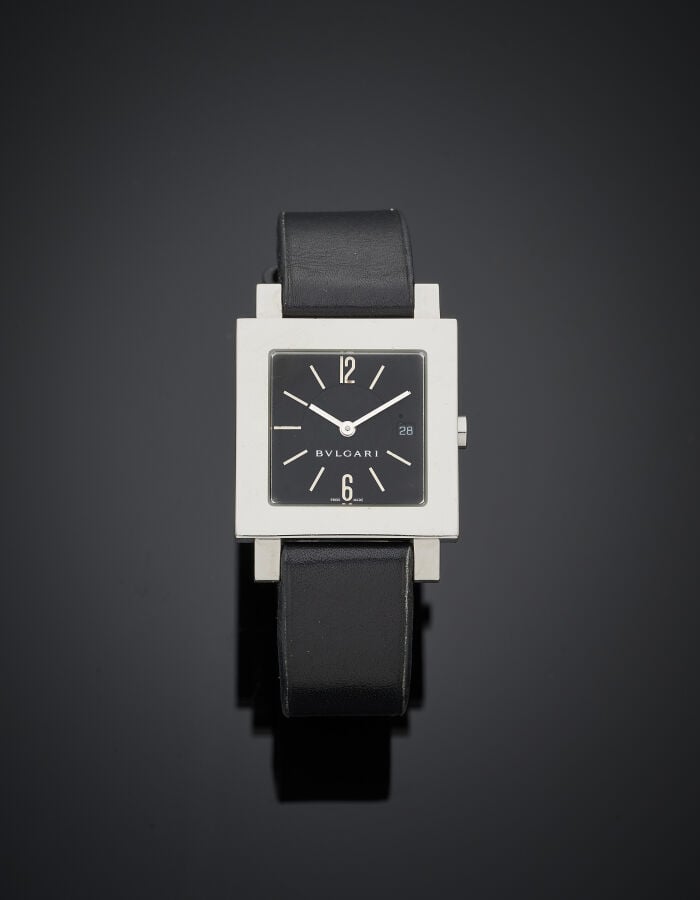 BULGARI - BRACELET MONTRE carrée modèle "Quadrato" en acier. Cadran noir, chiff…