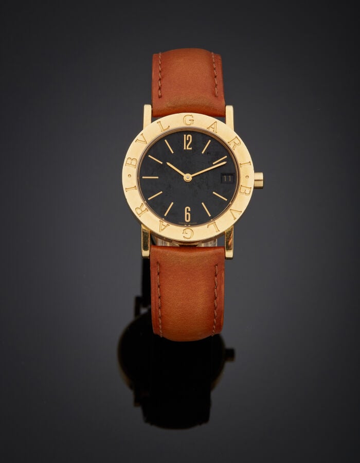 BULGARI - BRACELET MONTRE ronde modèle "Bulgari Bulgari" en or jaune (750‰). Lu…