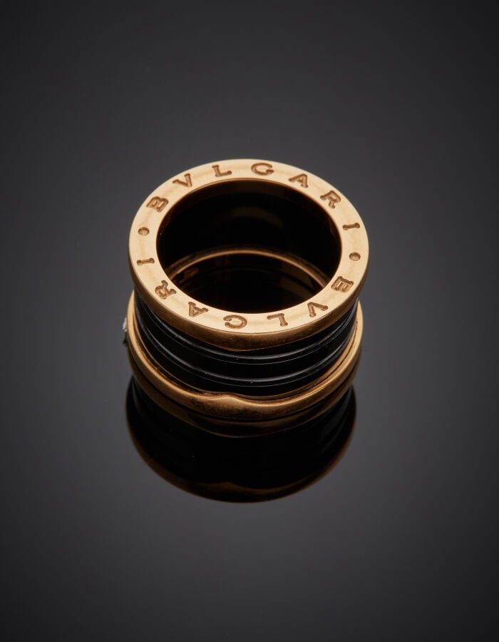 BULGARI - Large BAGUE modèle « B zéro 1 » en or rose (750‰) et céramique noire…