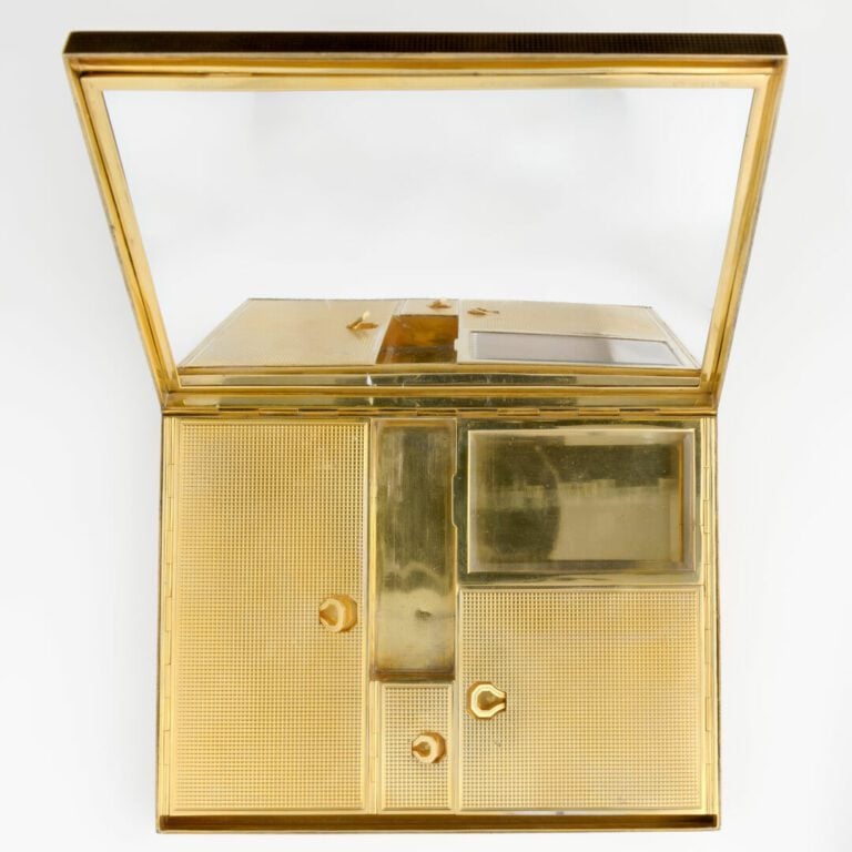 BULGARI - Minaudière de forme rectangulaire en argent doré (935) et or jaune (7…