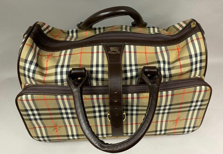 BURBERRY - Sac de voyage en toile check et cuir chocolat, une grande poche zipp…