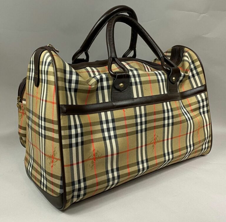 BURBERRY - Sac de voyage en toile check et cuir chocolat, une grande poche zipp…