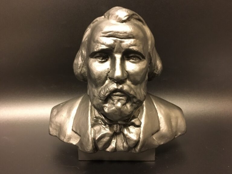 Buste de Dmitri Mendeleïev en régule à patine médaille. - Hauteur: 19 cm.