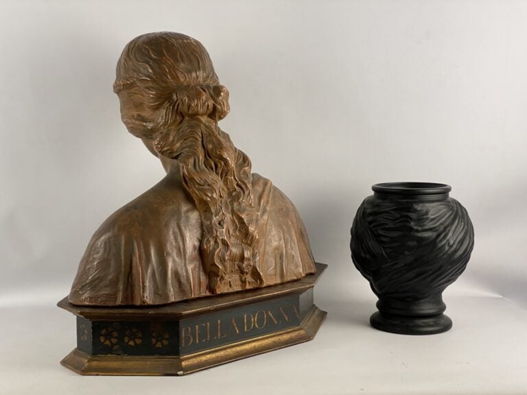 Buste de femme de style médiéval en plâtre patiné - Socle en bois peint - (fêle…