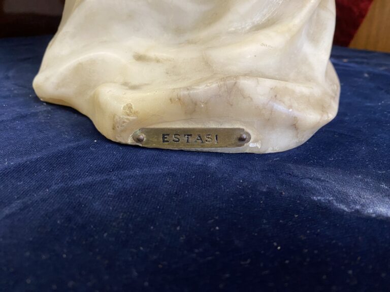 Buste de femme en marbre blanc et albatre - "L'estasi" - Signé au dos - H : 64…
