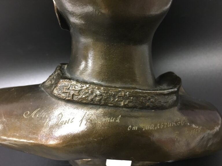 Buste d'homme en régule, identifié "Onichtchenko 1960-67", localisé "Konstantin…