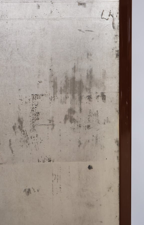 Byobu / paravent à deux panneaux avec une peinture dynamique d'un grand pin sur…