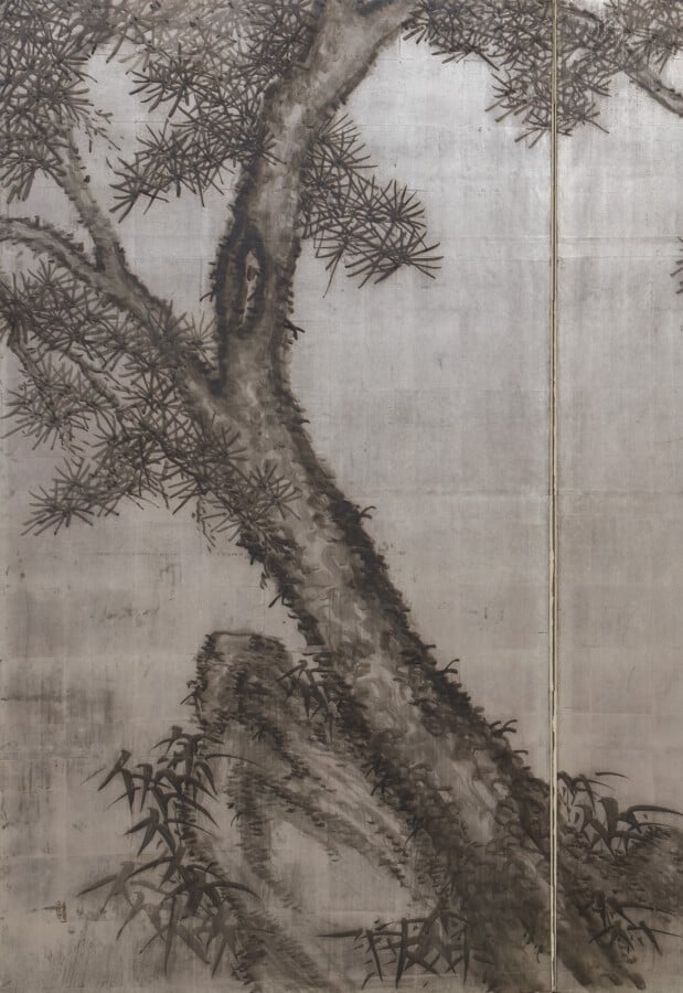 Byobu / paravent à deux panneaux avec une peinture dynamique d'un grand pin sur…