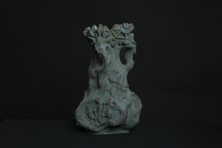 C. ROUX (XIX-XXe siècle) - Important vase en céramique partiellement émaillée e…