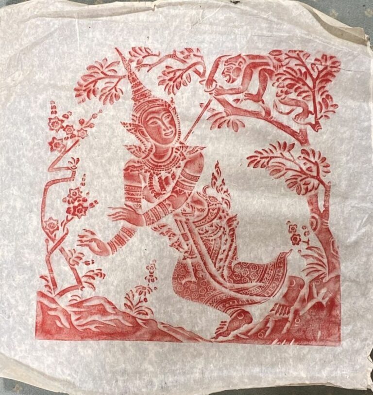 CAMBODGE XXème - Papier encré en relief encadré , à décor de divinité cambodgie…