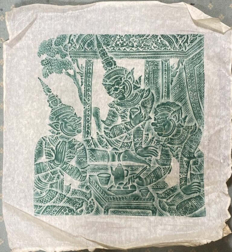 CAMBODGE XXème - Papier encré en relief encadré , à décor de divinité cambodgie…