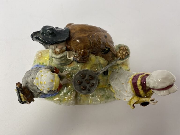 CAPODIMONTE. - Groupe en porcelaine émailllée polychrome représentant des perso…