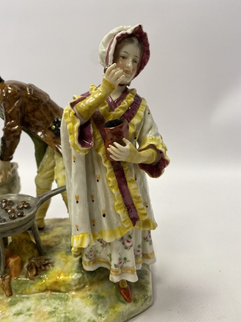 CAPODIMONTE. - Groupe en porcelaine émailllée polychrome représentant des perso…