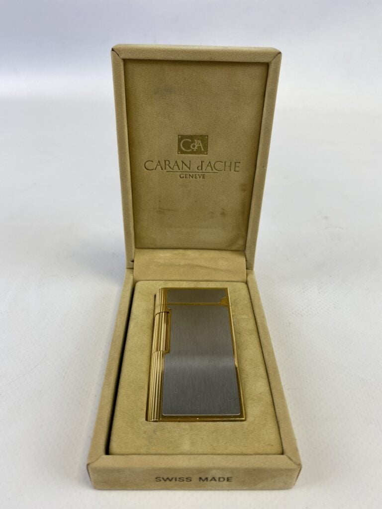 CARAN D'ACHE - Briquet en métal argenté et doré - Avec écrin de la maison