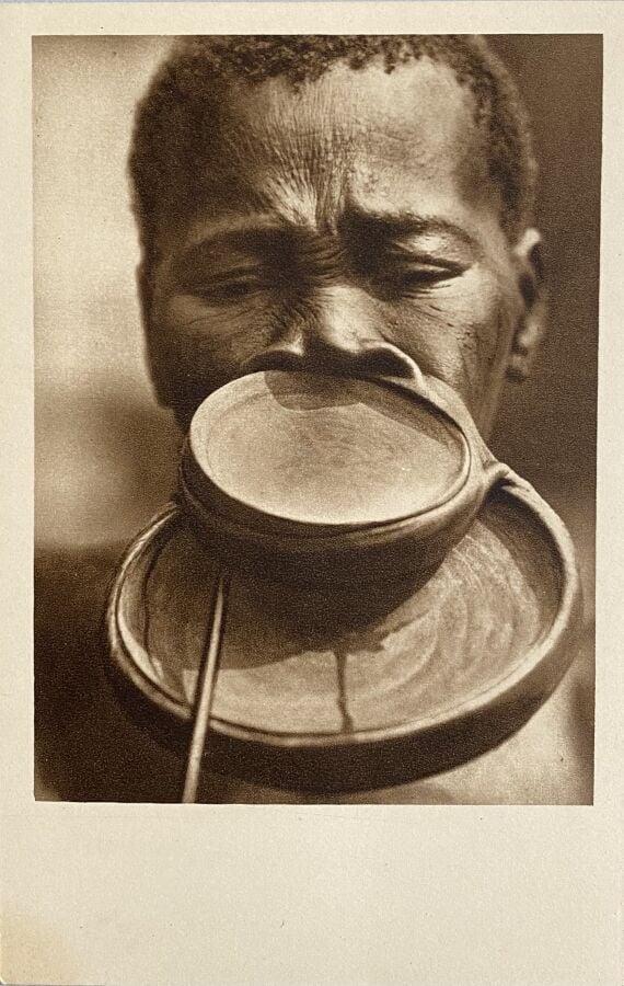 CARTES POSTALES - AFRIQUE ÉQUATORIALE Classeur : Femmes à plateaux - - RENÉ MOR…