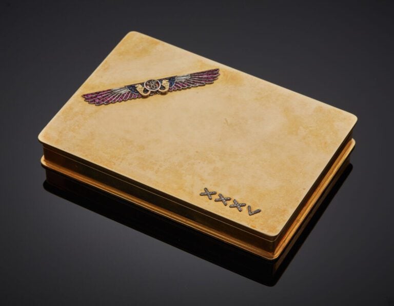 CARTIER - BOITE A CIGARETTES rectangulaire en platine (950‰) et or jaune (750‰)…