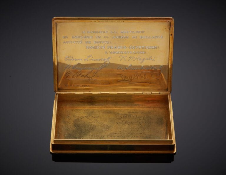 CARTIER - BOITE A CIGARETTES rectangulaire en platine (950‰) et or jaune (750‰)…