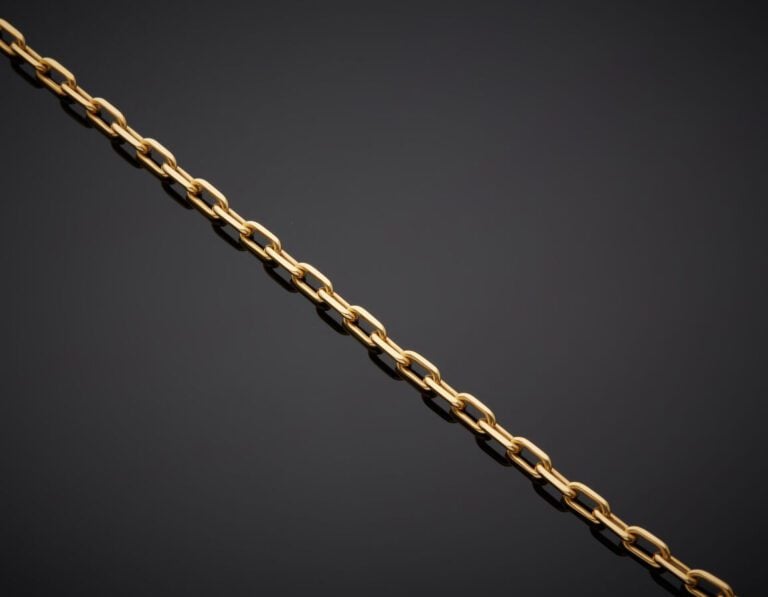 CARTIER - COLLIER modèle « Santos » en or jaune (750‰). Daté 1991. - Signé CART…