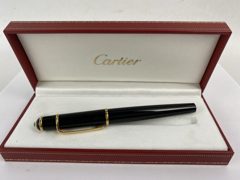 CARTIER, Diabolo - Stylo plume en résine noire et métal doré, plume en or (750)…