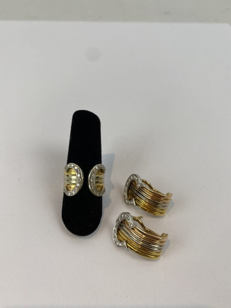 CARTIER, Double C - Bague ouverte en or (750) trois tons, le motif de "C" bordé…