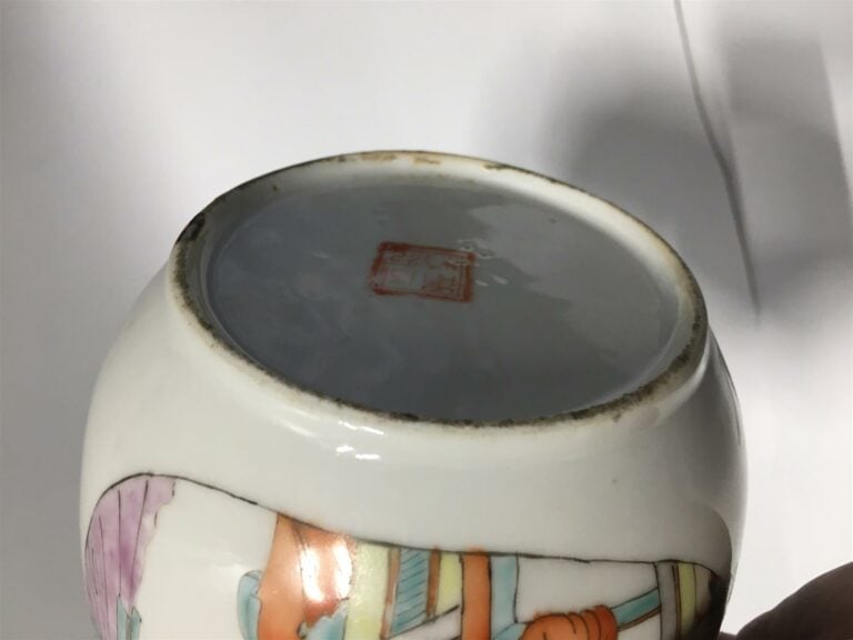 CARTON EN PLUS LOT DE TROIS (3) BOLS EN PORCELAINE - Composé : - - d'une paire…