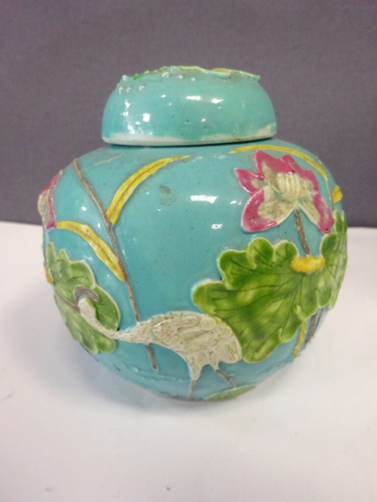 CARTON [-] LOT DE TROIS (3) PORCELAINES - Chine, - Comprenant: - - Une petite p…