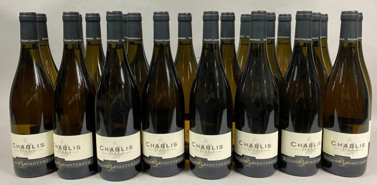CHABLIS - Ensemble de 23 bouteilles, 2011 - Roland Lavantureux - (en l'état) -…