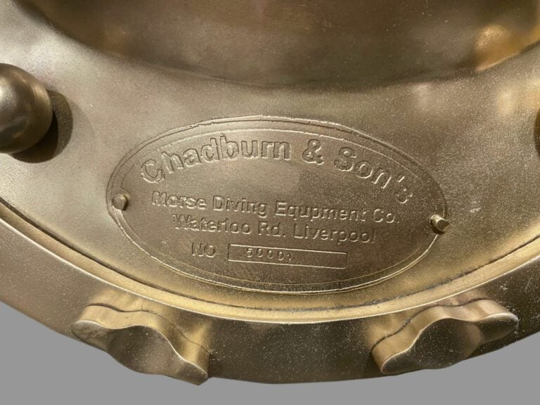 CHADBURN & SON'S - Casque de scaphandrier en laiton et cuivre, trois hublots av…