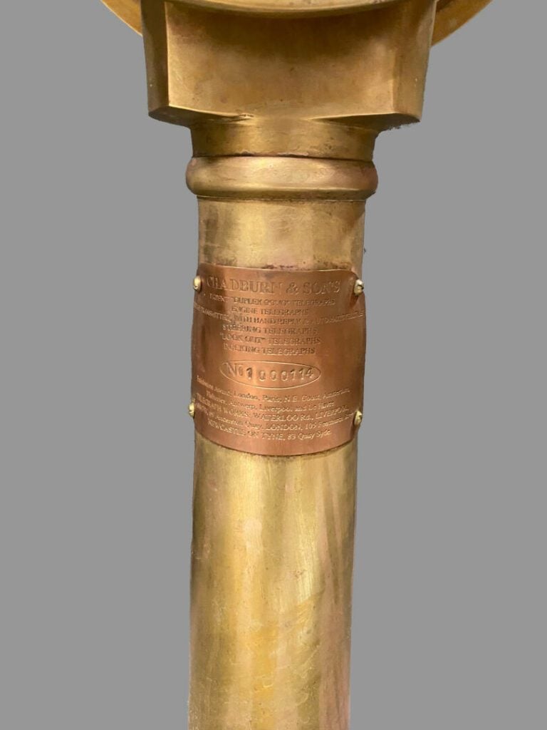CHADBURN & SONS - Instrument de navigation, transmetteur d'ordres en laiton sur…