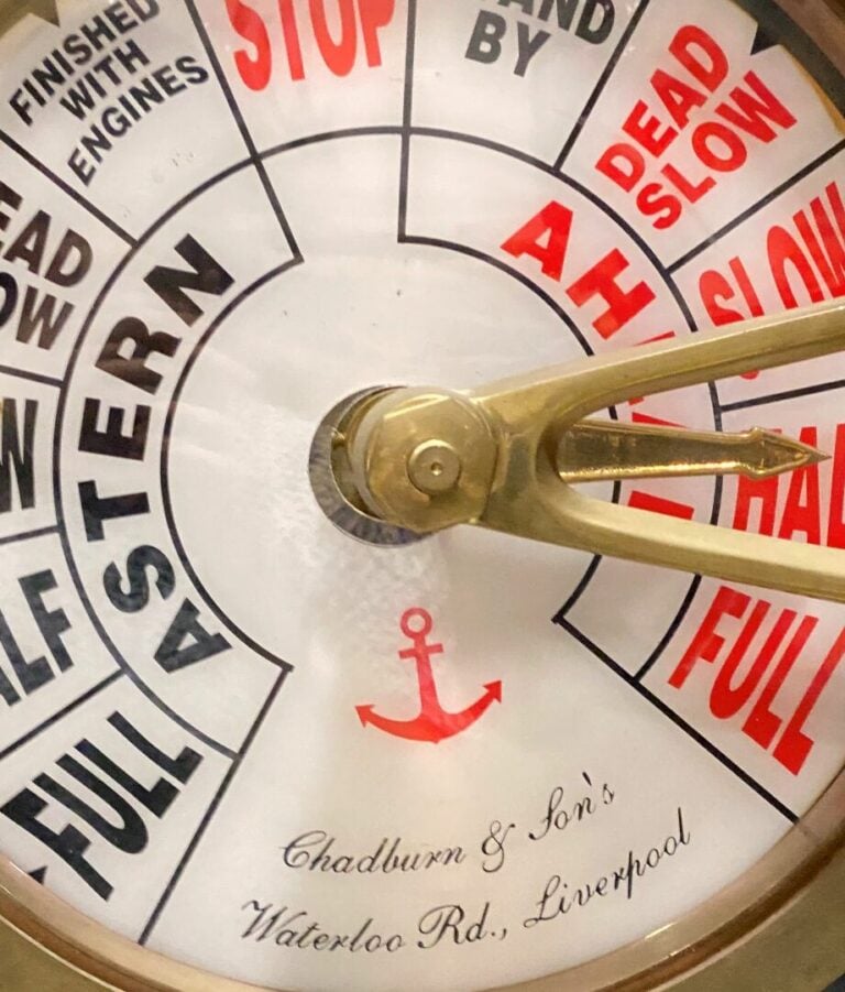 CHADBURN & SONS - Instrument de navigation, transmetteur d'ordres en laiton sur…