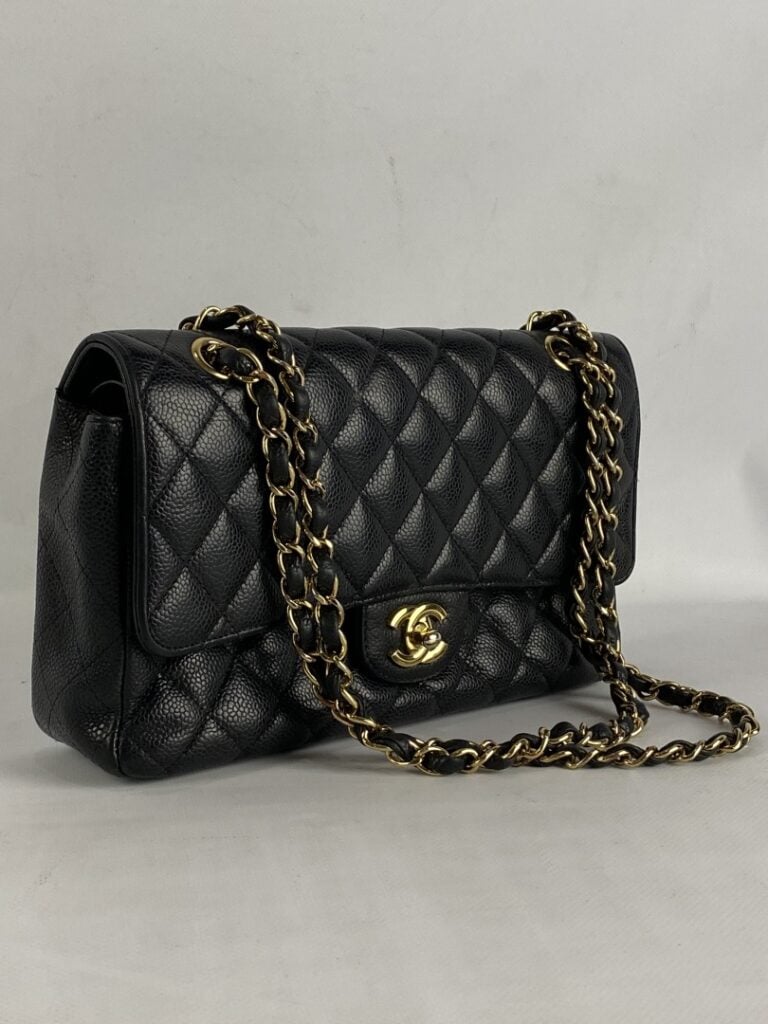 CHANEL 2011 - Sac « Timeless » classique à double rabat 26 cm en cuir grainé ma…